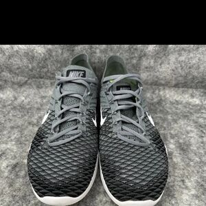 Nike Women's Black and Gray Mesh Sneakers
